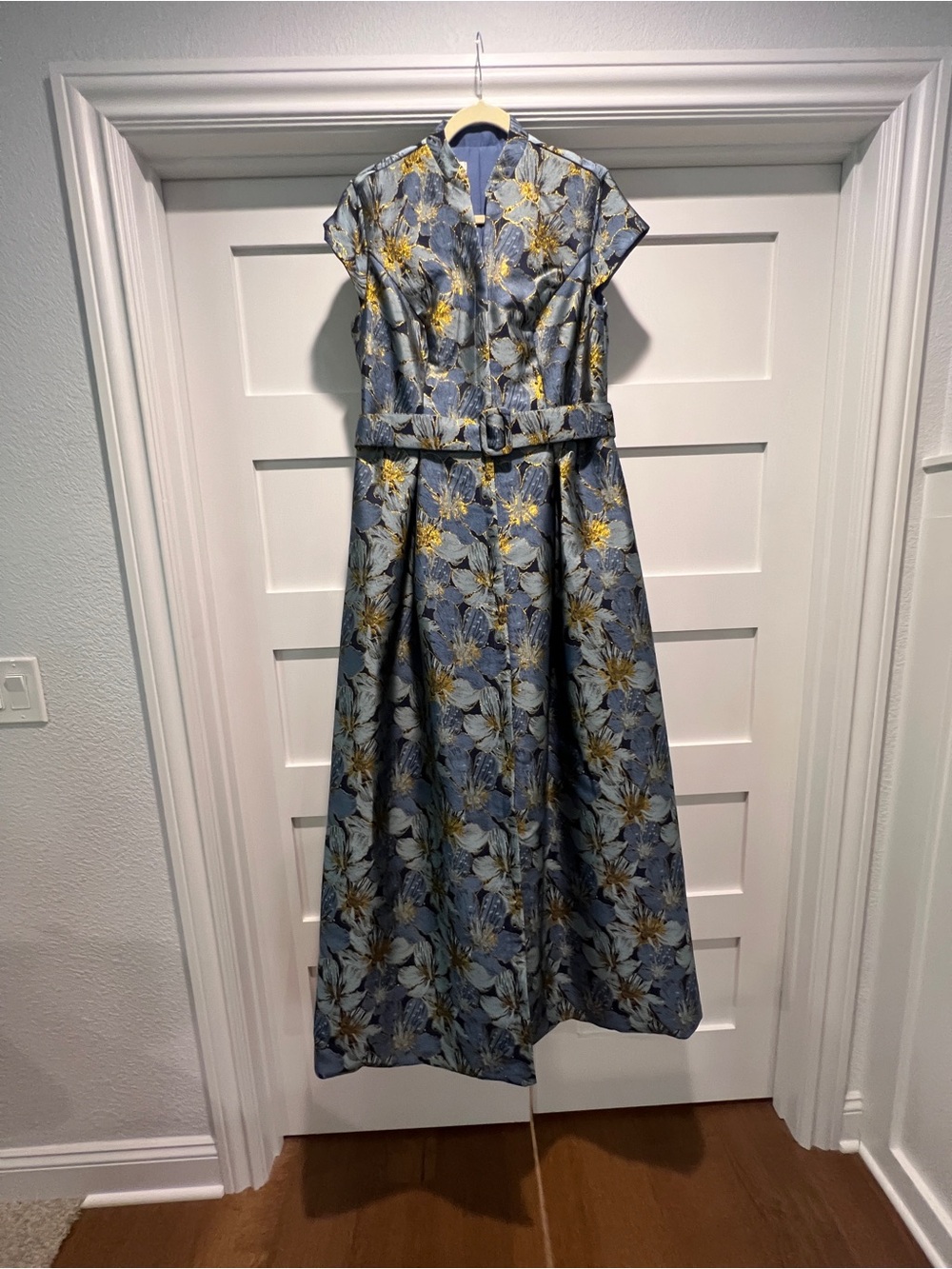 Blue Floral Short-Sleeve Maxi Dress with V-Neck and Pockets - Picture 5 of 9